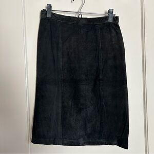 Elegant Black Suede Skirt, Size 7/8.